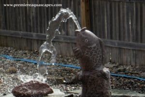 Spitting frog water fountain