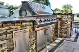outdoor kitchen built-in grill