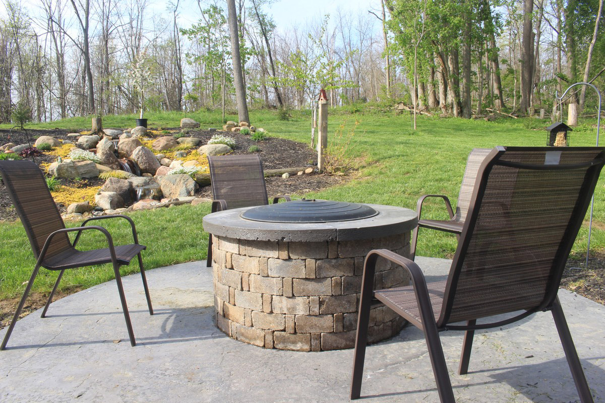 Patio built-in fire pit